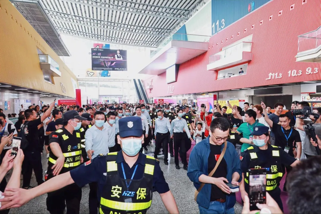 100+张现场热热热热图奉上！看看谁是“最佳显眼包”？